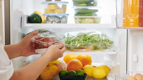 Лето без отравлений: как безопасно хранить и готовить продукты